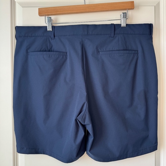 J.Crew 7" Tech Short - Size 38 - Picture 3 of 3